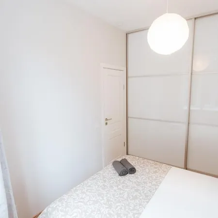 Comfort At Hanzas Residence, Near Cafes, Bars, Museums & Esplanade Апартаменти Рига