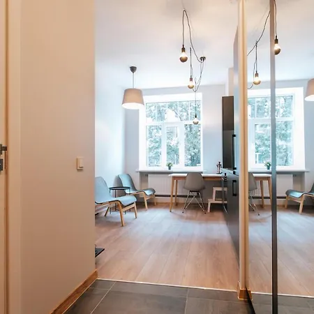 Апартаменти Comfort At Hanzas Residence, Near Cafes, Bars, Museums & Esplanade