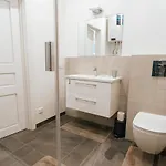 Comfort At Hanzas Residence, Near Cafes, Bars, Museums & Esplanade Riga